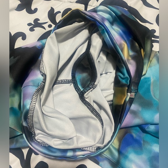 KOS USA multi color capri leggings- size M - Picture 8 of 9